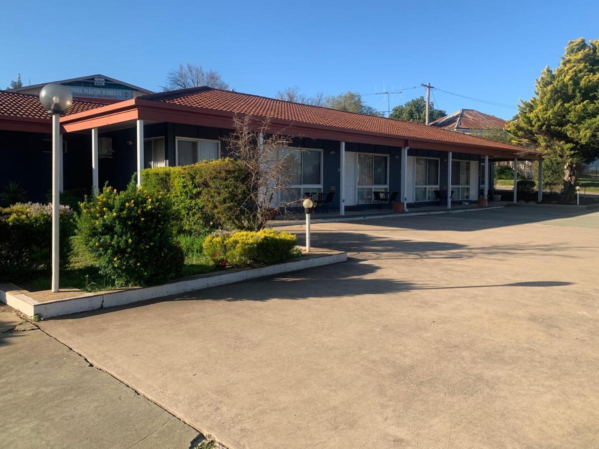 Countryman Motor Inn Cowra Esterno foto