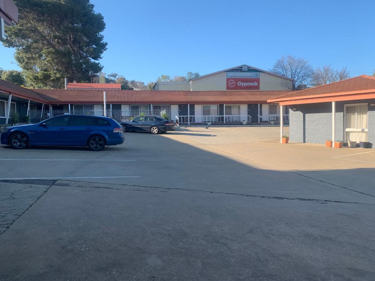 Countryman Motor Inn Cowra Esterno foto
