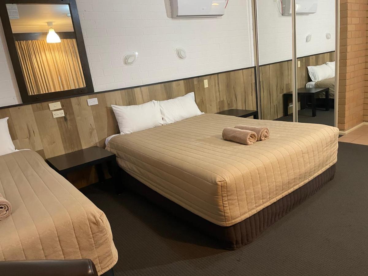 Countryman Motor Inn Cowra Esterno foto