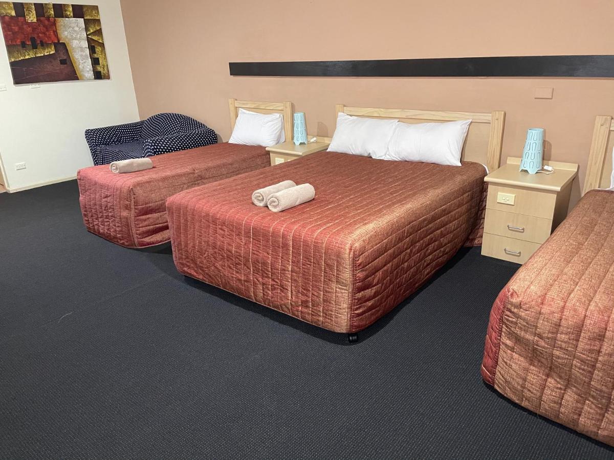 Countryman Motor Inn Cowra Esterno foto