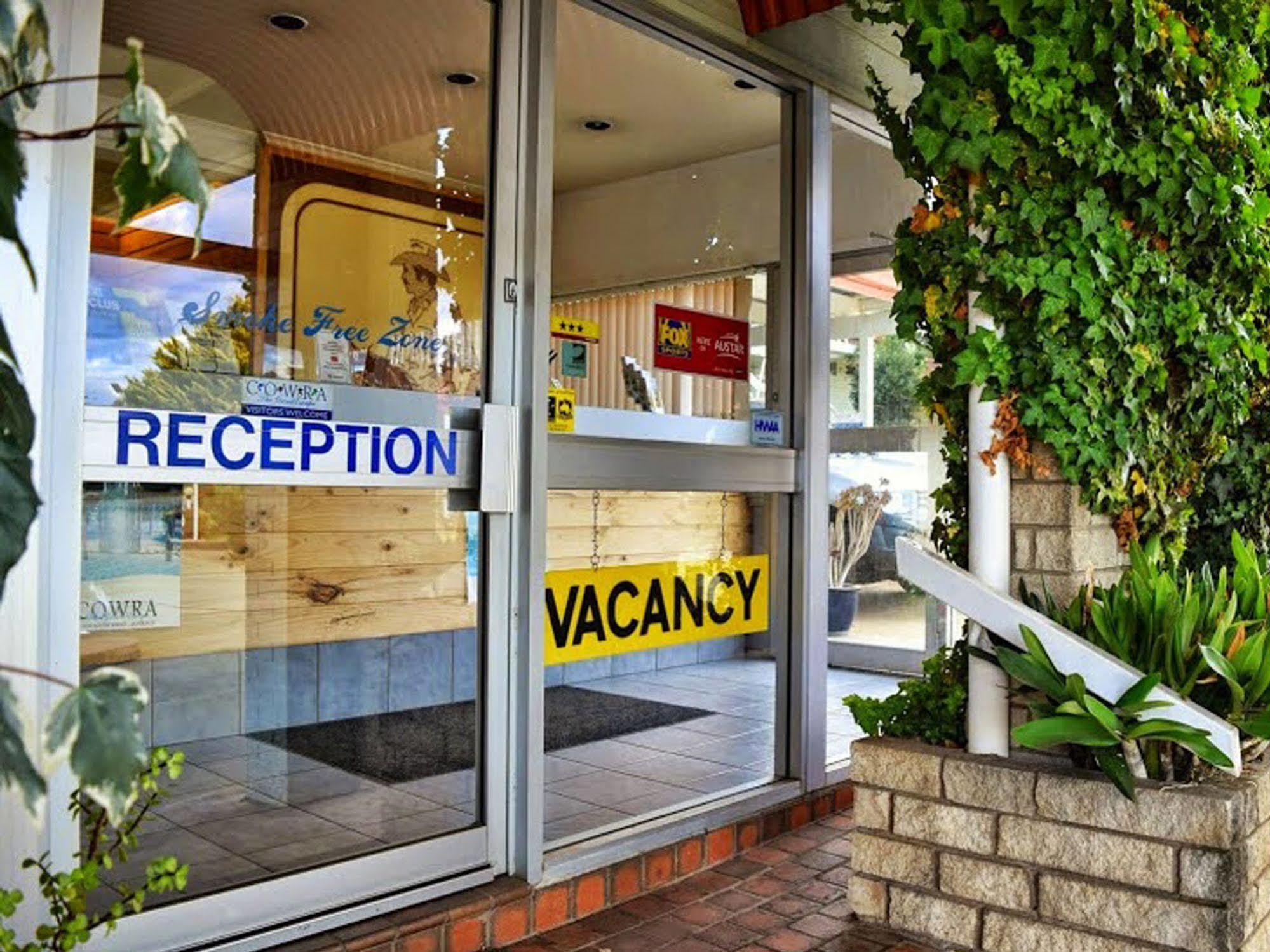 Countryman Motor Inn Cowra Esterno foto